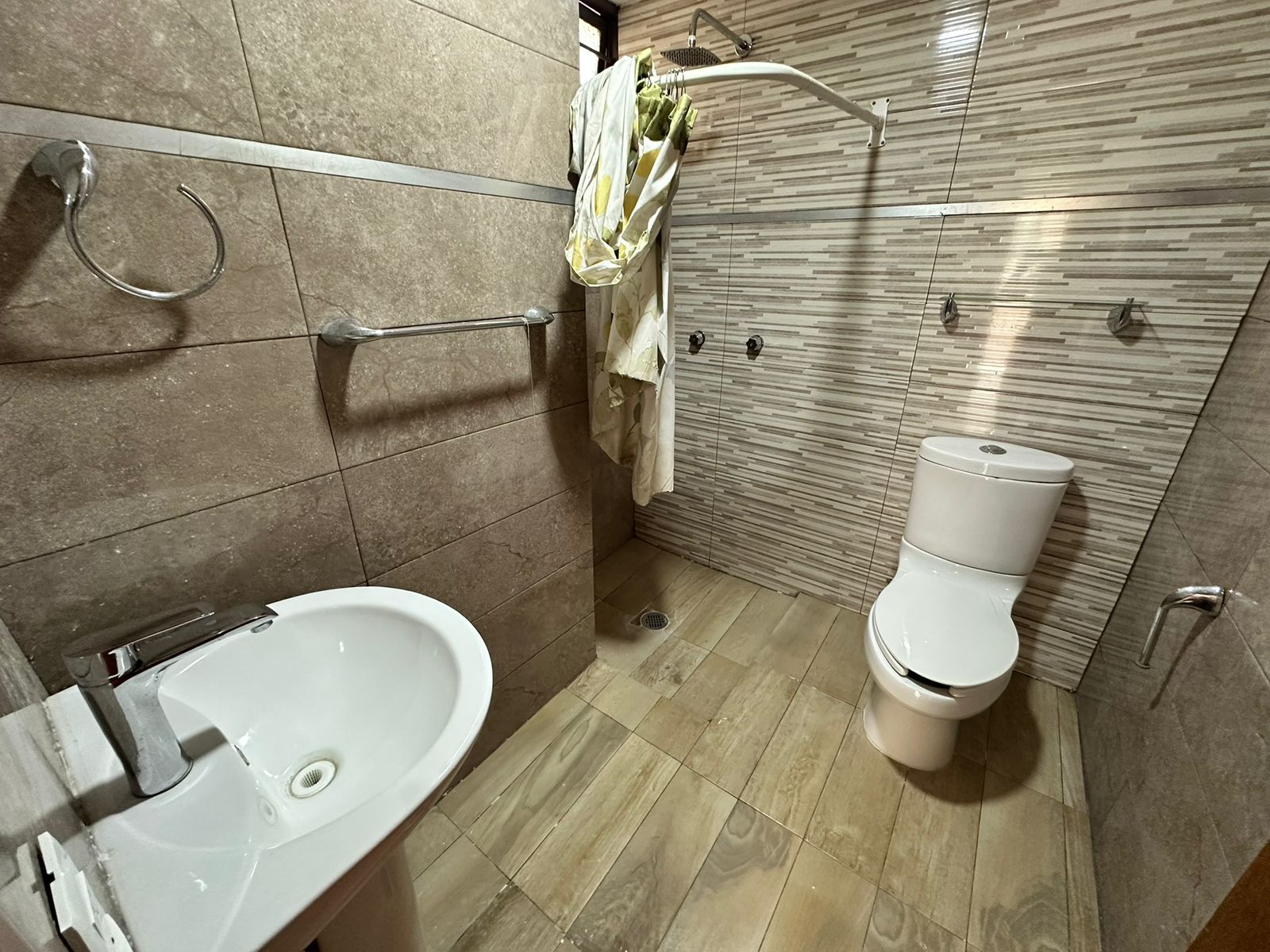 casa en venta en fracc. rincón arboledas – cerca las torres y 11 sur casa en venta en fracc. rincón arboledas – cerca las torres y 11 sur
