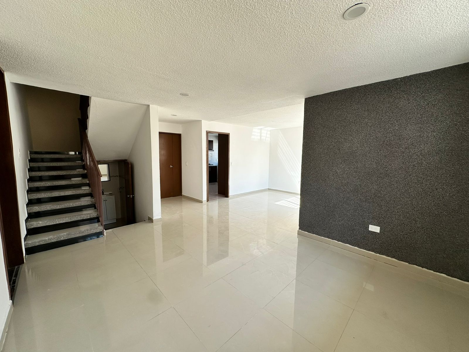 casa en venta en fracc. rincón arboledas – cerca las torres y 11 sur casa en venta en fracc. rincón arboledas – cerca las torres y 11 sur