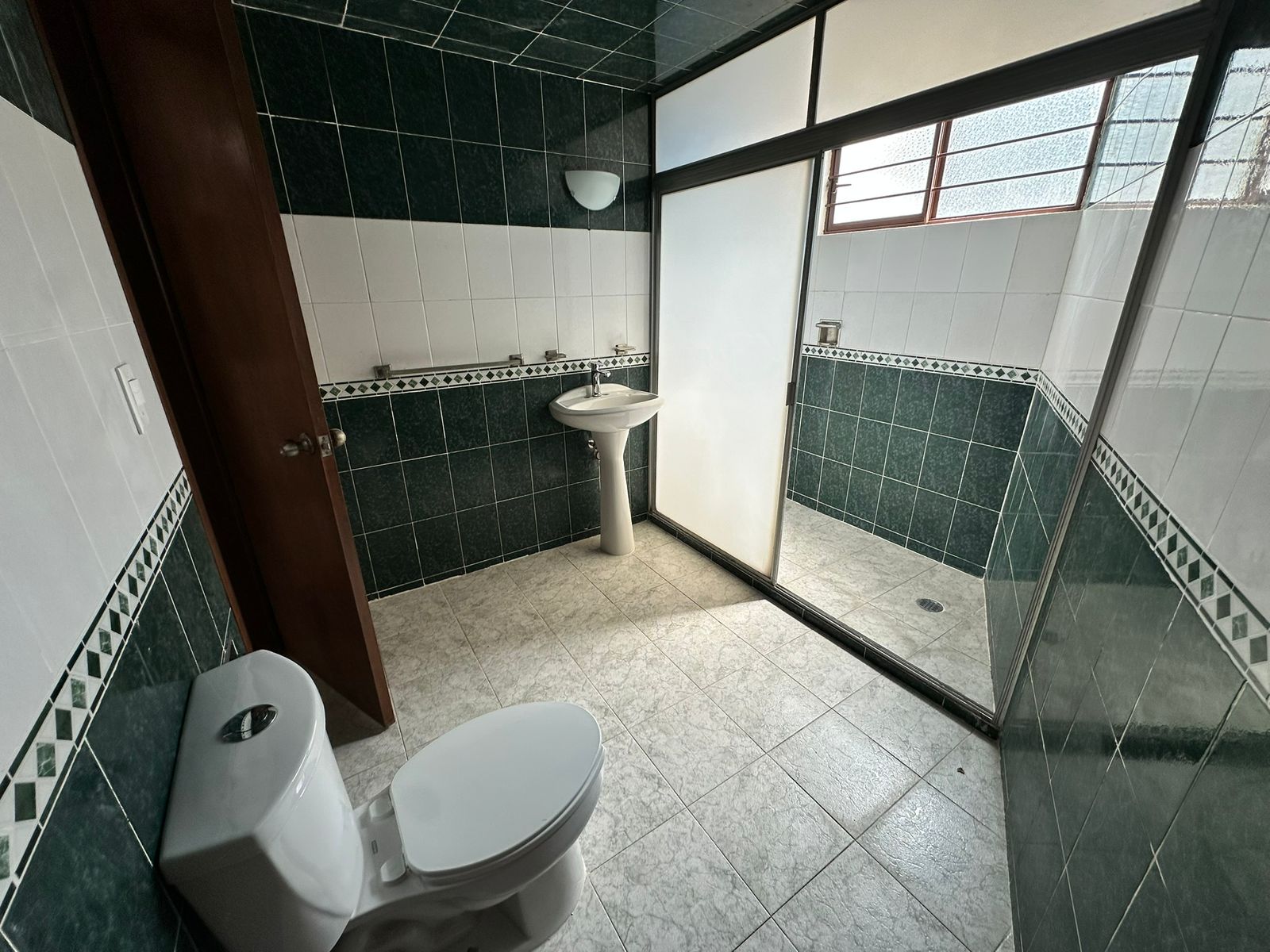 casa en venta en fracc. rincón arboledas – cerca las torres y 11 sur casa en venta en fracc. rincón arboledas – cerca las torres y 11 sur