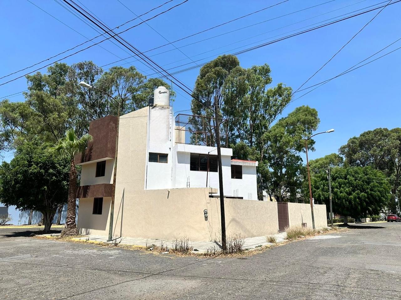 casa en venta en fracc. rincón arboledas – cerca las torres y 11 sur casa en venta en fracc. rincón arboledas – cerca las torres y 11 sur